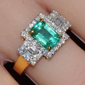 CERTIFIED NATURAL 2.14CTS EMERALD VS F DIAMOND 18K SOLID GOLD THREE STONE RING